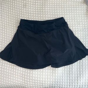 LULULEMON: Black Tennis Skort SZ 4